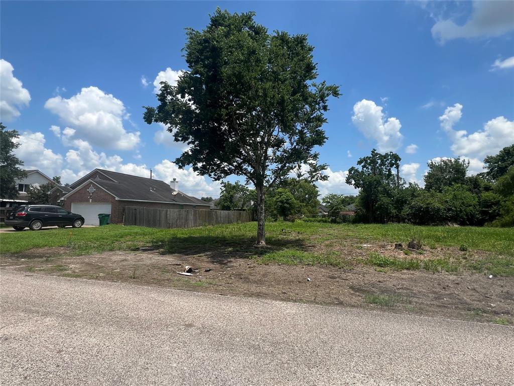 a view of a big yard with a house