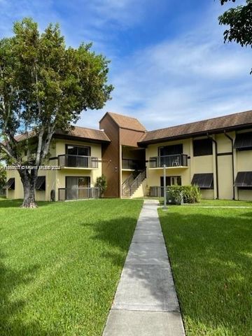 $386,900 | 7995 Southwest 86th Street, Unit 325 | Kendall