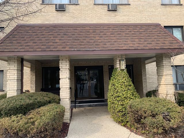 $155,000 | 7211 Wolf Road, Unit 110A | Indian Head Park