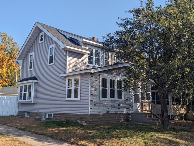 $345,000 | 1699 Thomas Avenue West | Hamline-Midway