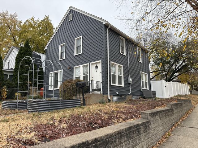 $315,000 | 3301 Taylor Street Northeast | Arlington Heights