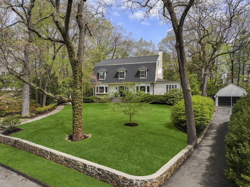 a view of a house with a backyard