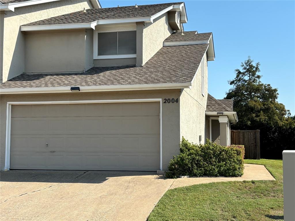 a front view of house with yard