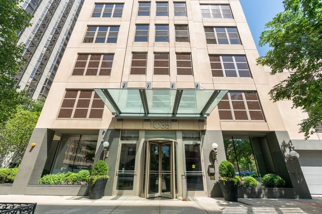 $1,999,500 | 1035 North Dearborn Street, Unit 18 | Maple Tower