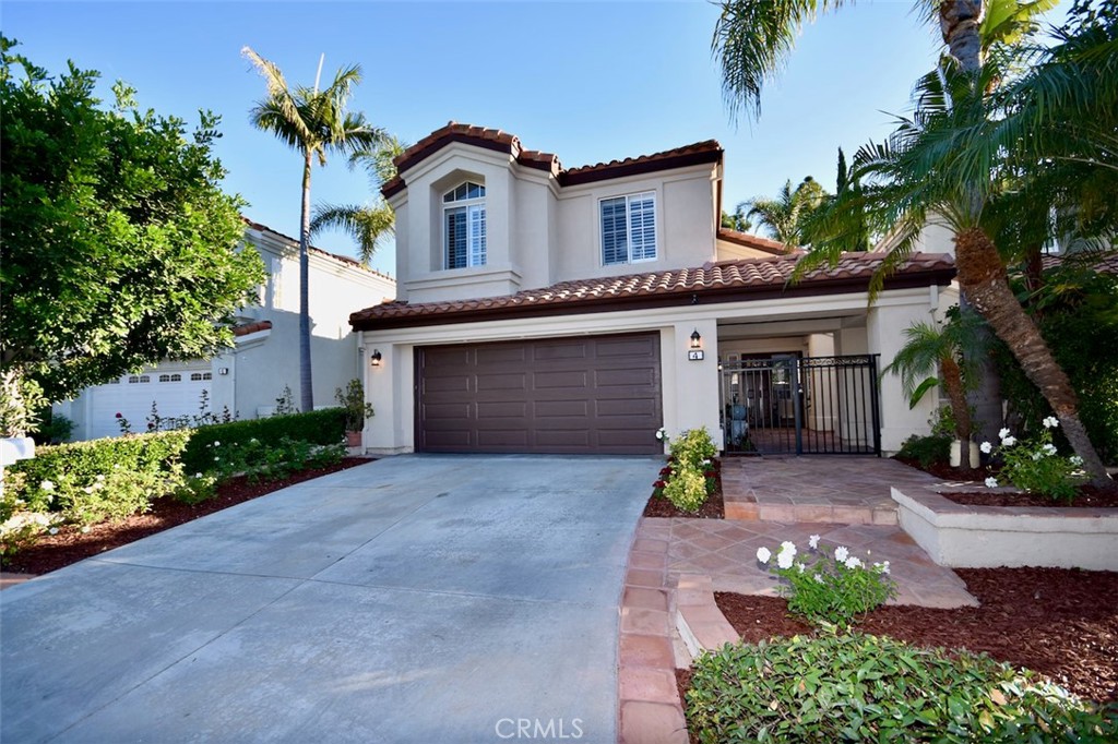 Long dramatic driveway and entry!