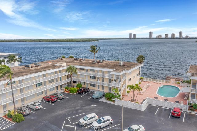 $199,900 | 101 Doolen Court, Unit 205 | North Palm Beach