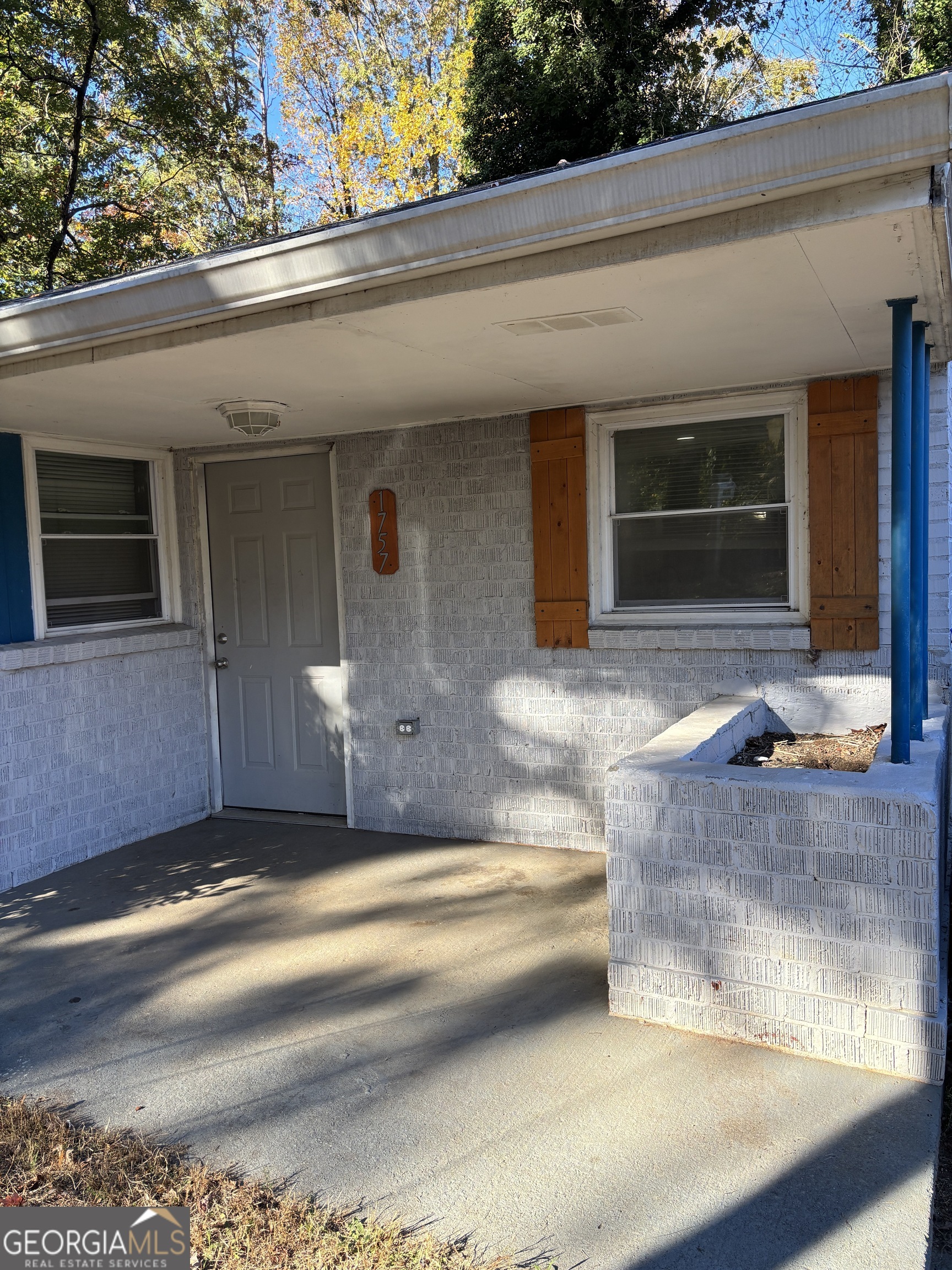 a view of a car door of the house