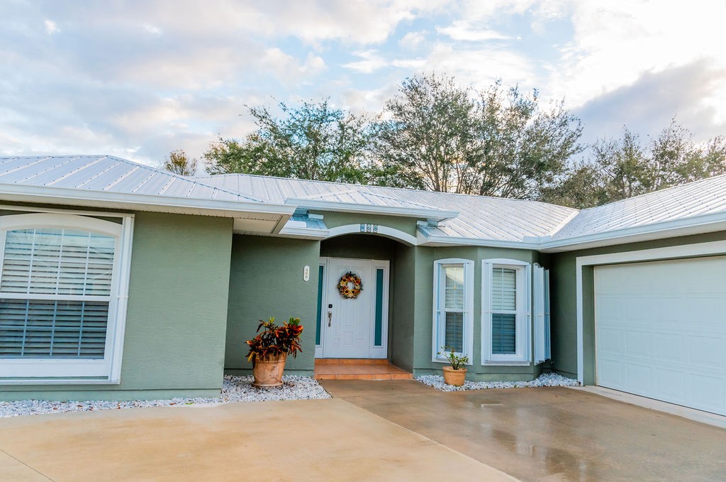 a view of a house with outdoor space