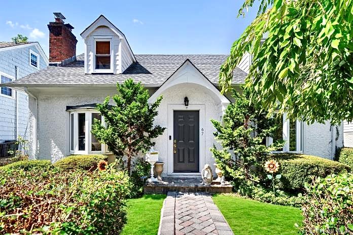 View of front of home featuring a front lawn