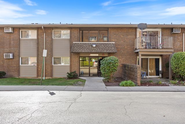 $210,000 | 2301 Beau Monde Terrace, Unit 105 | Lisle