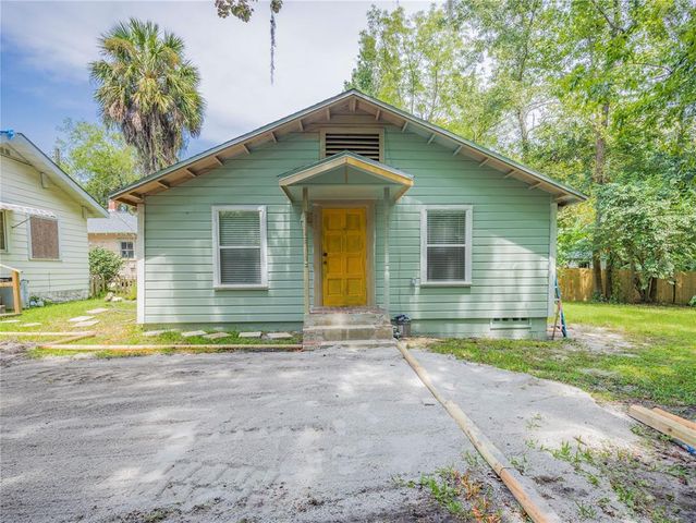 $1,300 | 223 Southeast 9 Street | East Gainesville