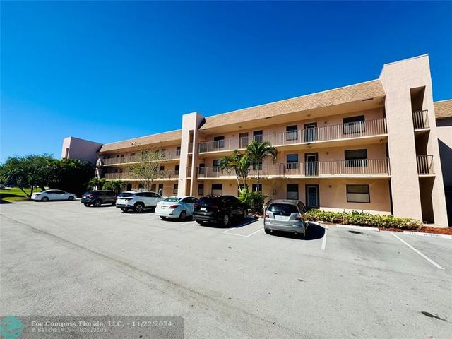 $165,000 | 10130 Sunrise Lakes Boulevard, Unit 301 | Sunrise Lakes