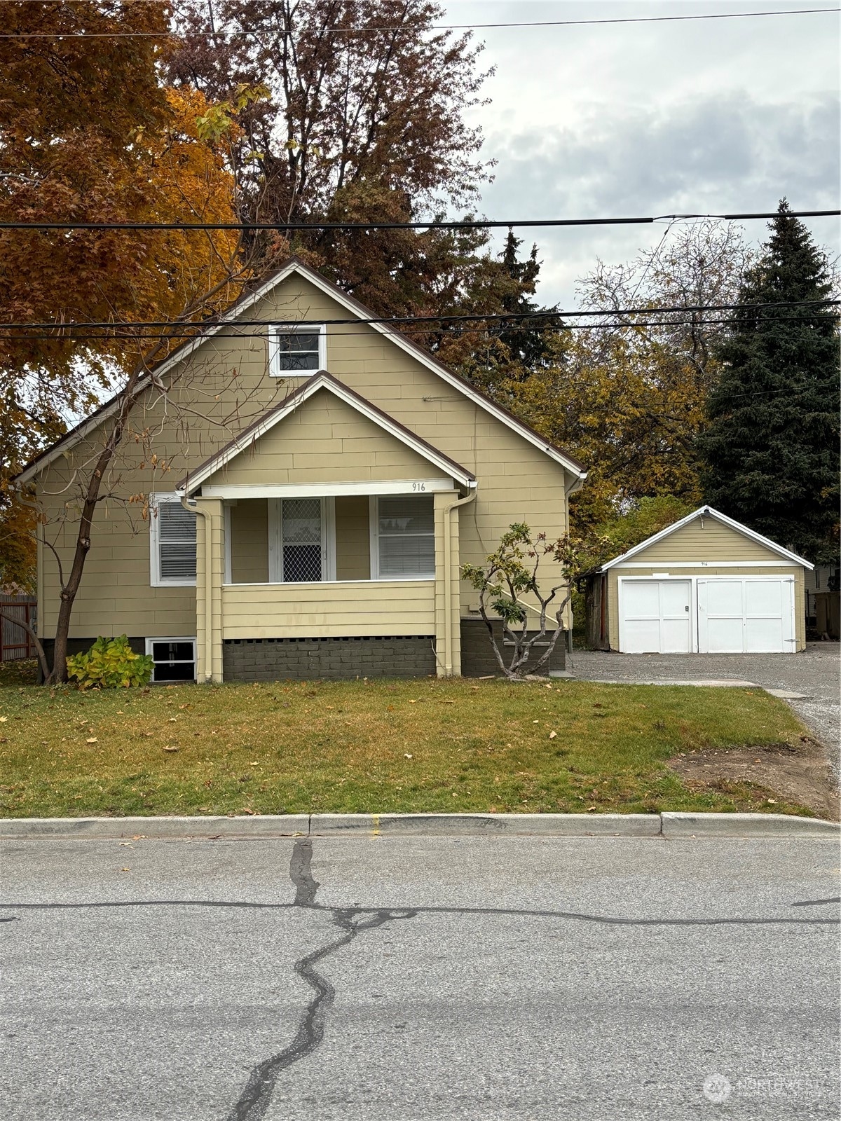 a view of a yard in front of a house with a small yard