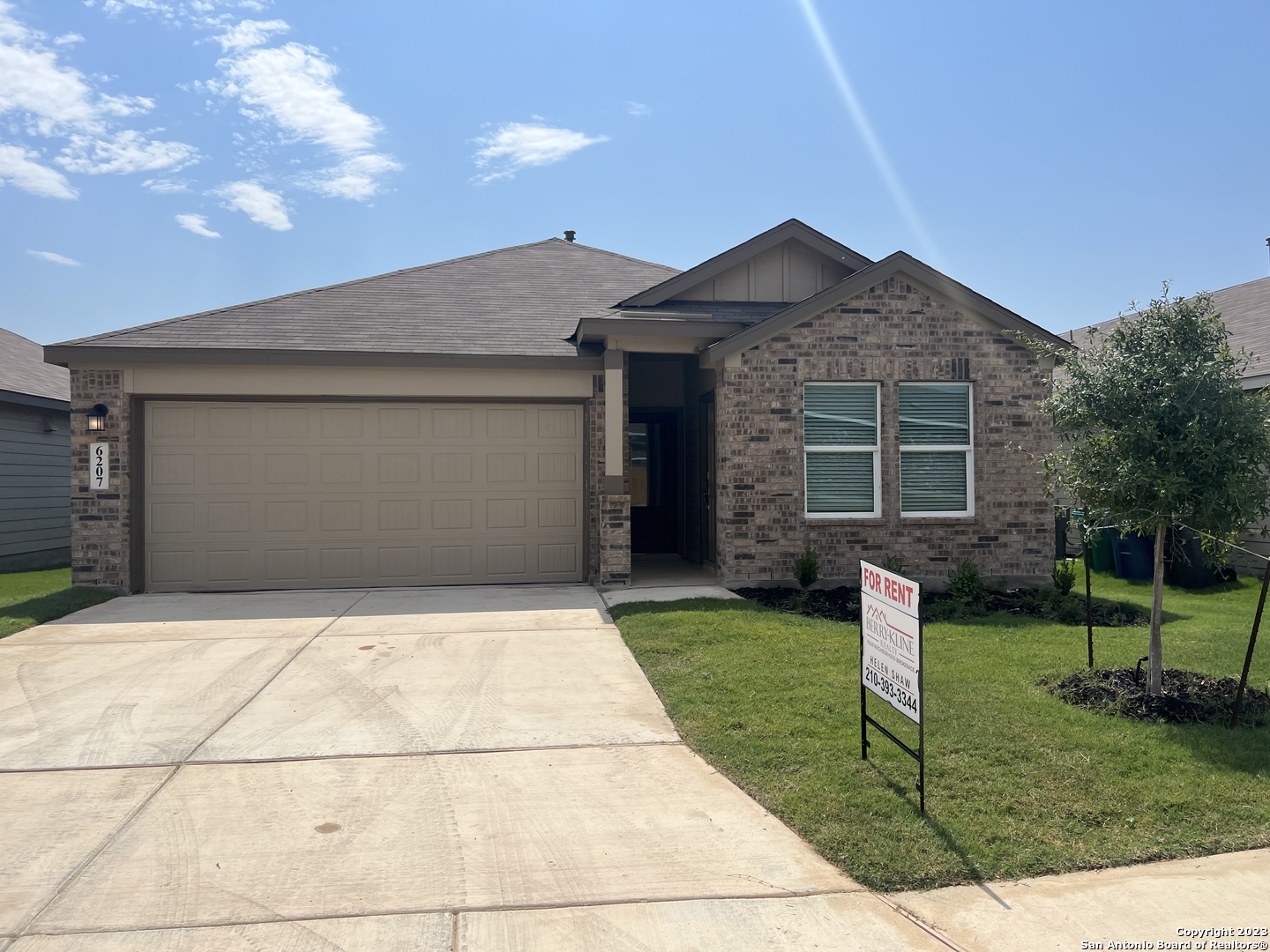 a front view of house with yard