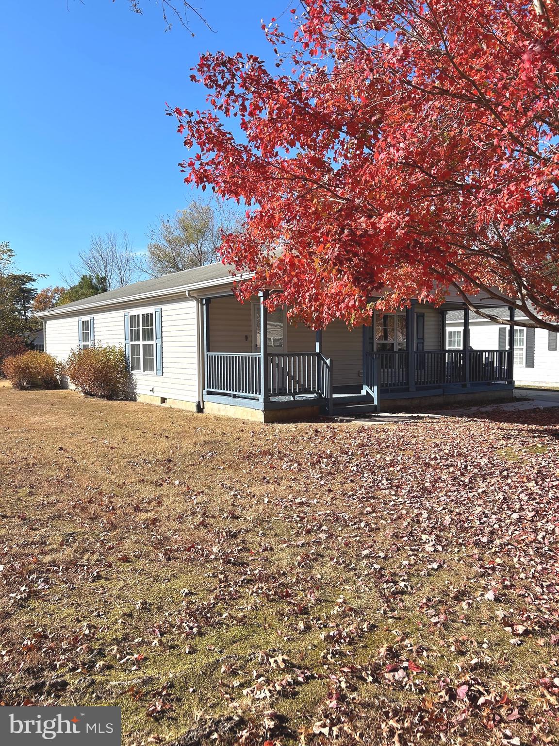 a front view of house with yard