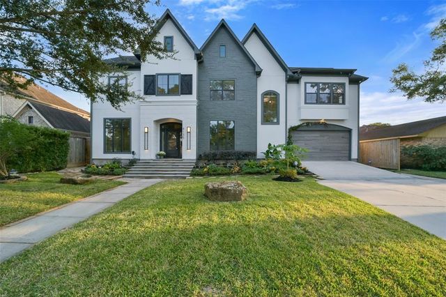 $1,300,000 | 4135 Martinshire Drive | Braeswood Place