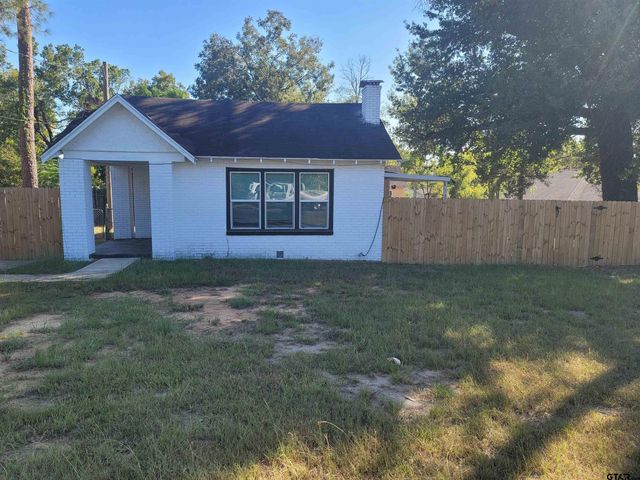 $1,350 | 1320 West Oakwood Street | Northwest Tyler