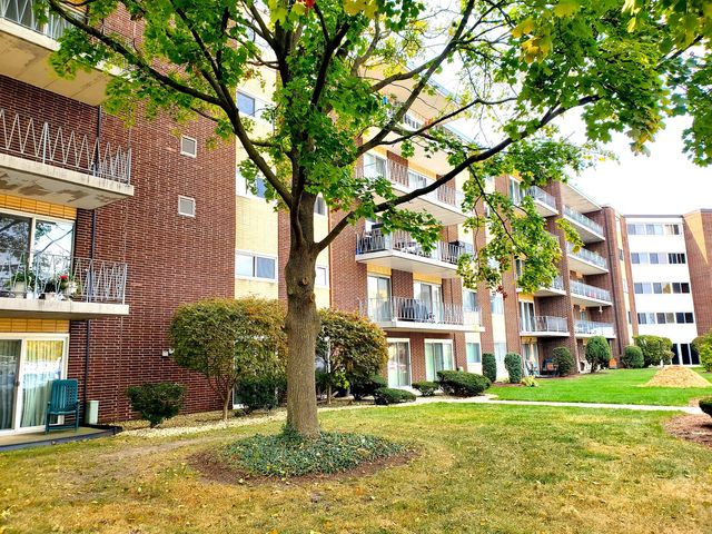 $197,400 | 2900 Maple Avenue, Unit 2B | Downers Grove