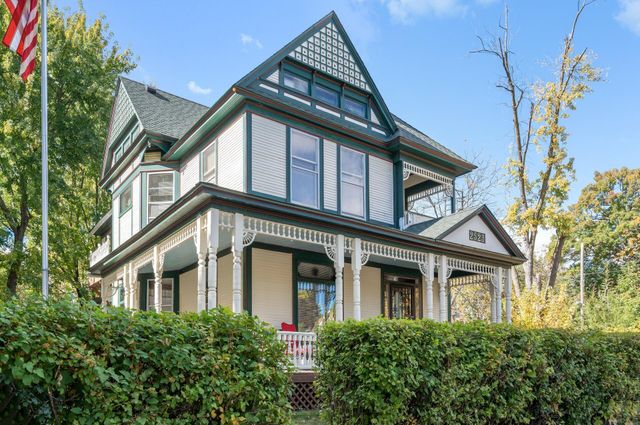 $489,000 | 2523 North Dupont Avenue | Hawthorne