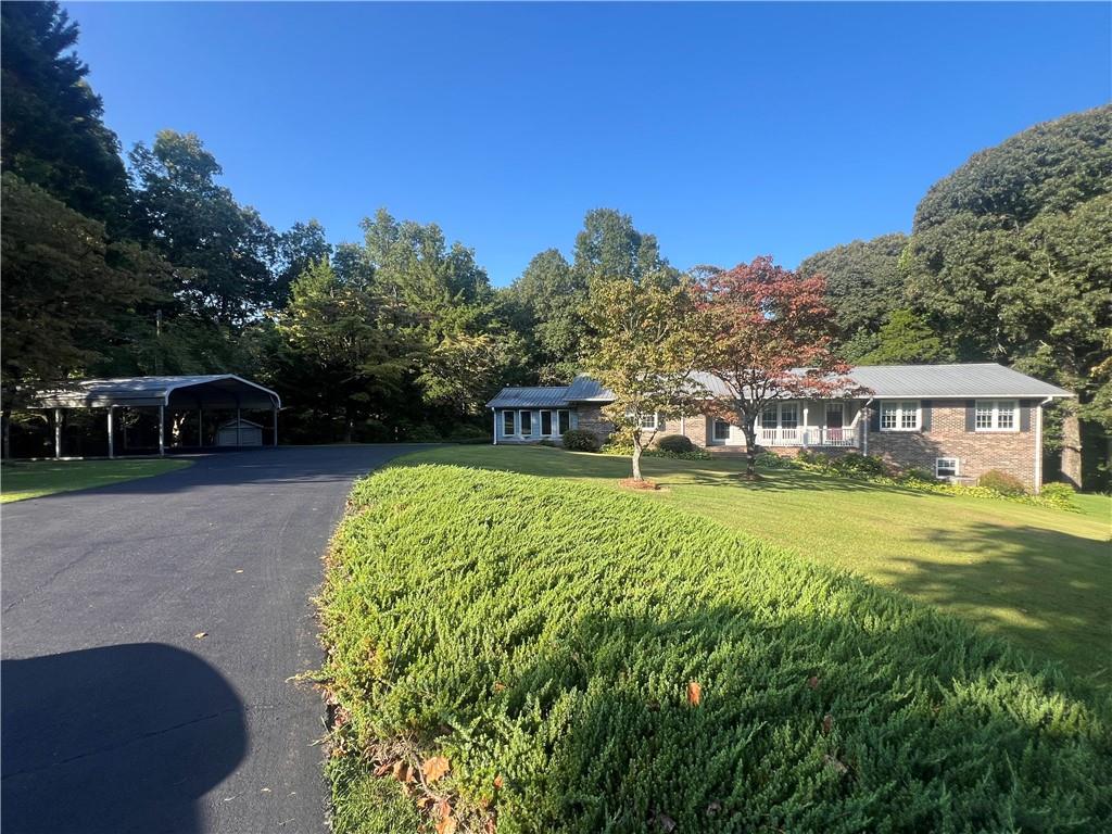 a view of a house with a yard