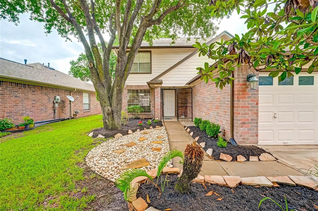 a view of a house with backyard and sitting area