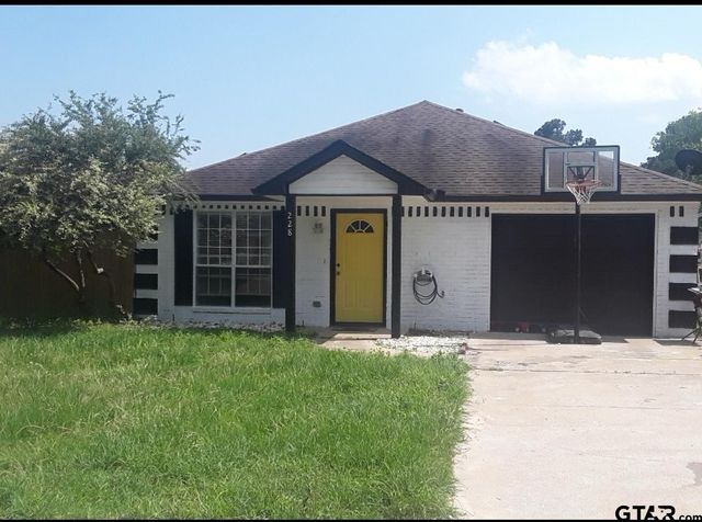 $285,500 | 228 Half Street | Lindale