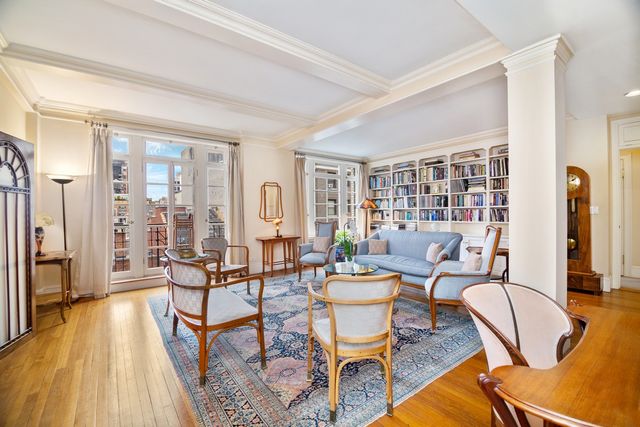 $3,950,000 | 122 East 82nd Street, Unit 8A | Upper East Side