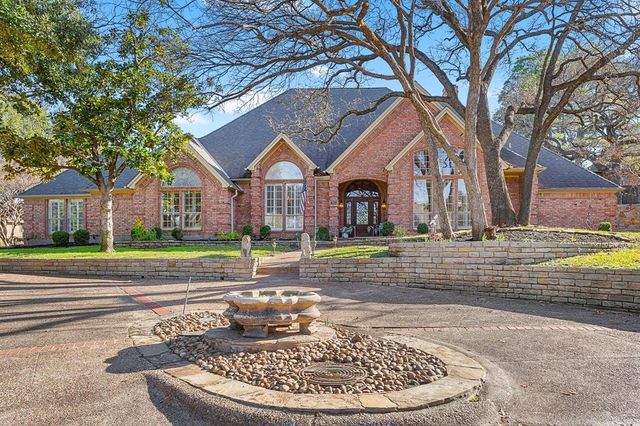 $1,050,000 | 905 Briar Ridge Drive | Southwest Colleyville