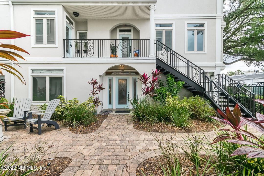 a house view with a outdoor space