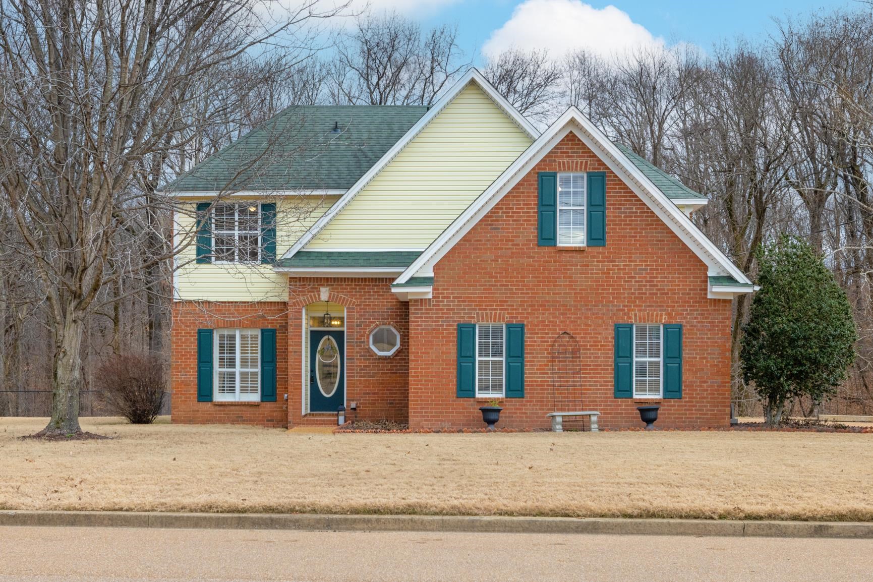 View of front property with a front yard