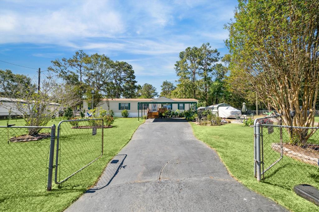 a view of a house with backyard