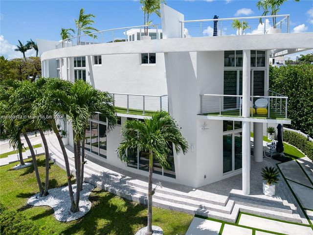 $7,499,999 | 412 East Rivo Alto Drive | Venetian Islands