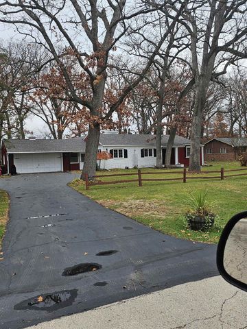 $199,900 | 1062 Donna Drive | Belvidere Township - Boone County