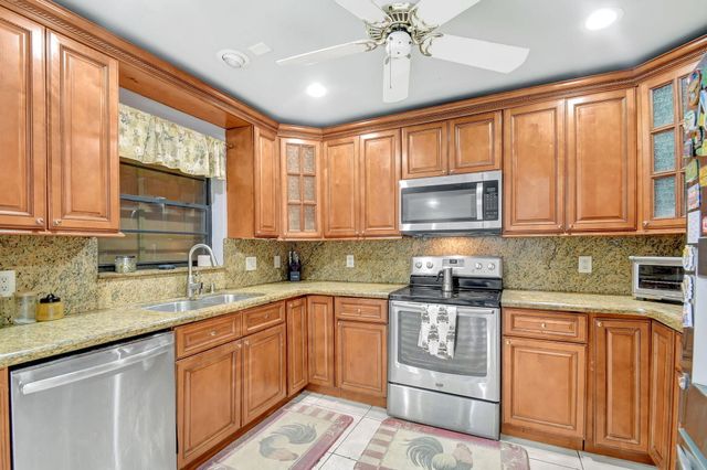 $430,000 | 4893 North Palm Way