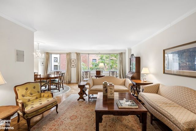 $1,895,000 | 10 East 70th Street, Unit 5B | Lenox Hill