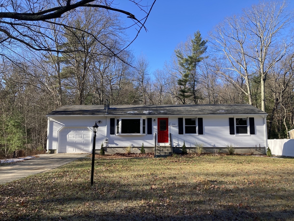 a front view of house with yard