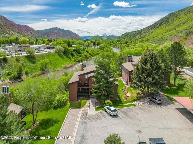 $525,000 | 2822 Hager Lane, Unit 2D | Glenwood Proper