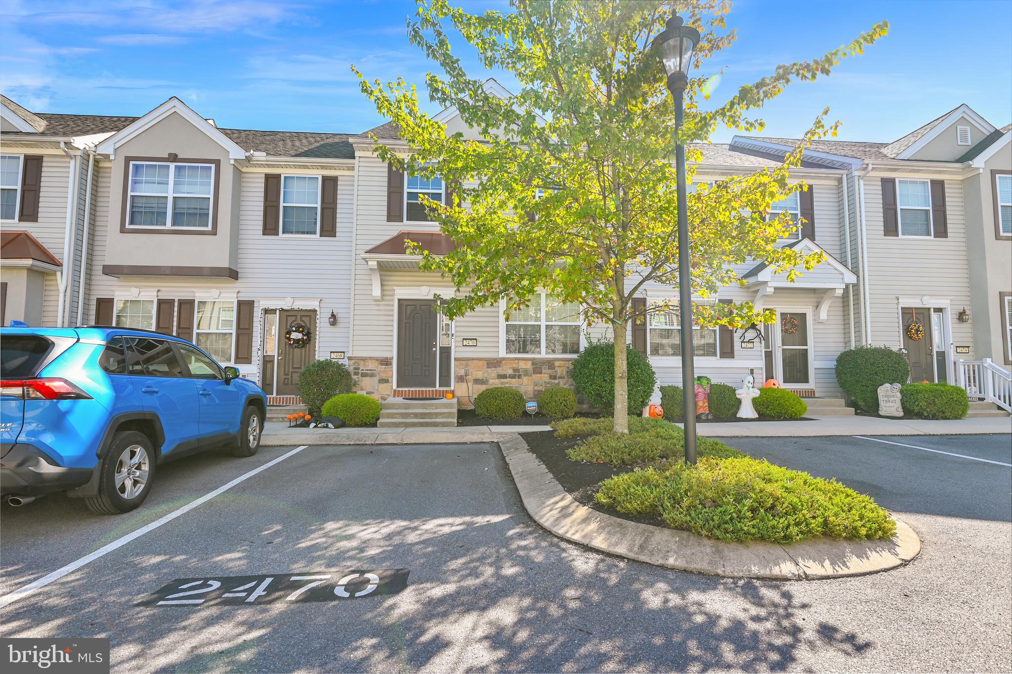 a view of a street with a house