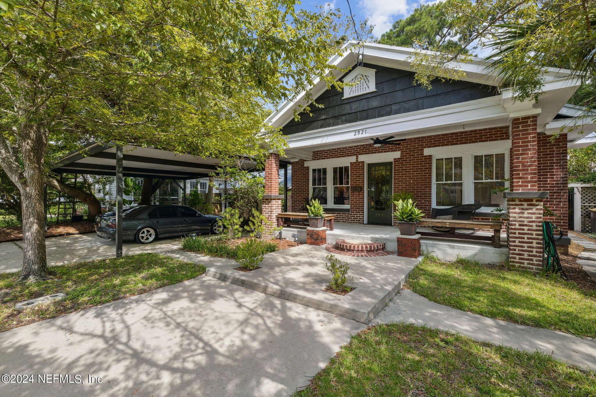 Home w/garage Apartment