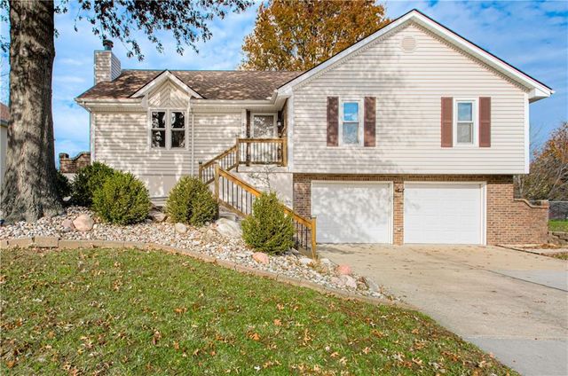 $299,500 | 1205 Southwest Trail Ridge Drive | Southgate Hills