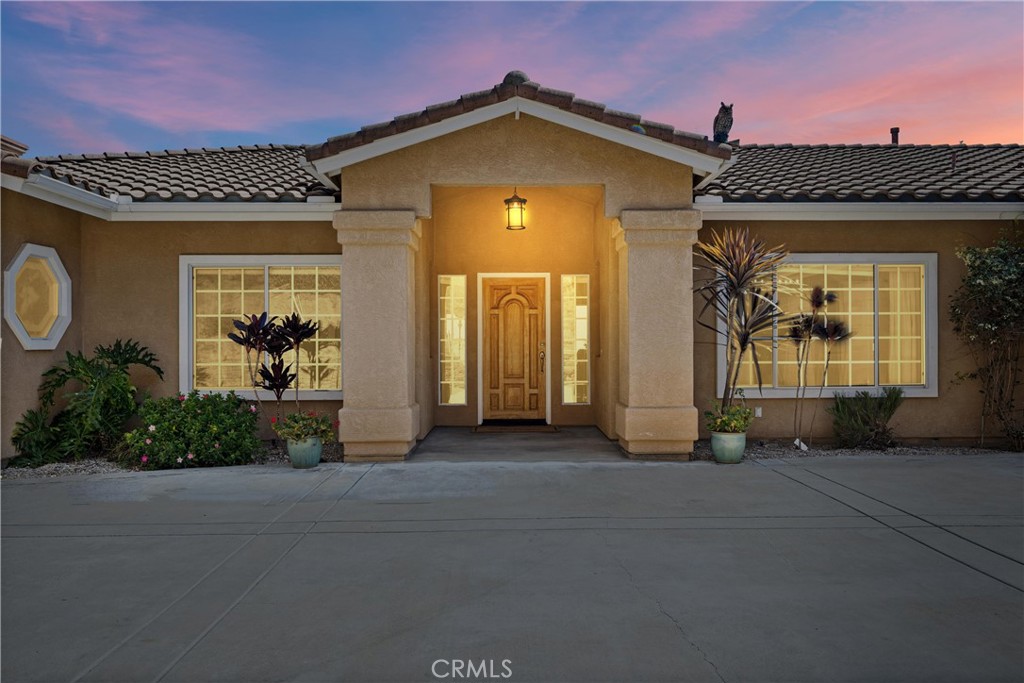 a view of a house with porch