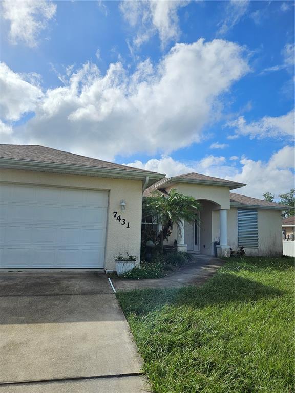 a front view of house with yard and entertaining space