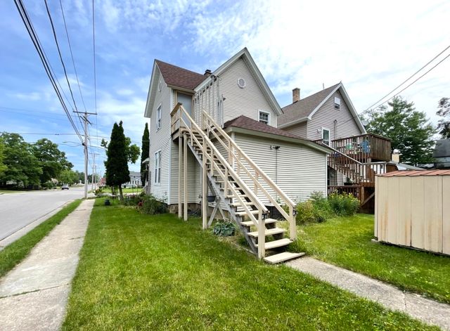 $1,100 | 402 East Jackson Street, Unit 2 | Woodstock