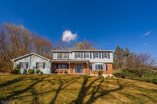 $549,000 | 949 Rockport Road | Mansfield Township - Warren County