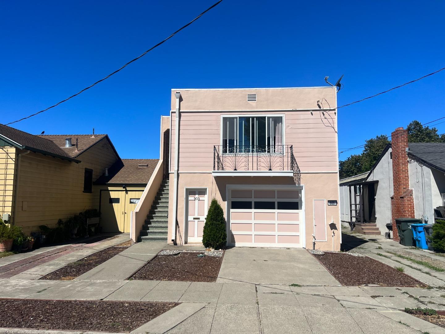 a view of a house with a street view