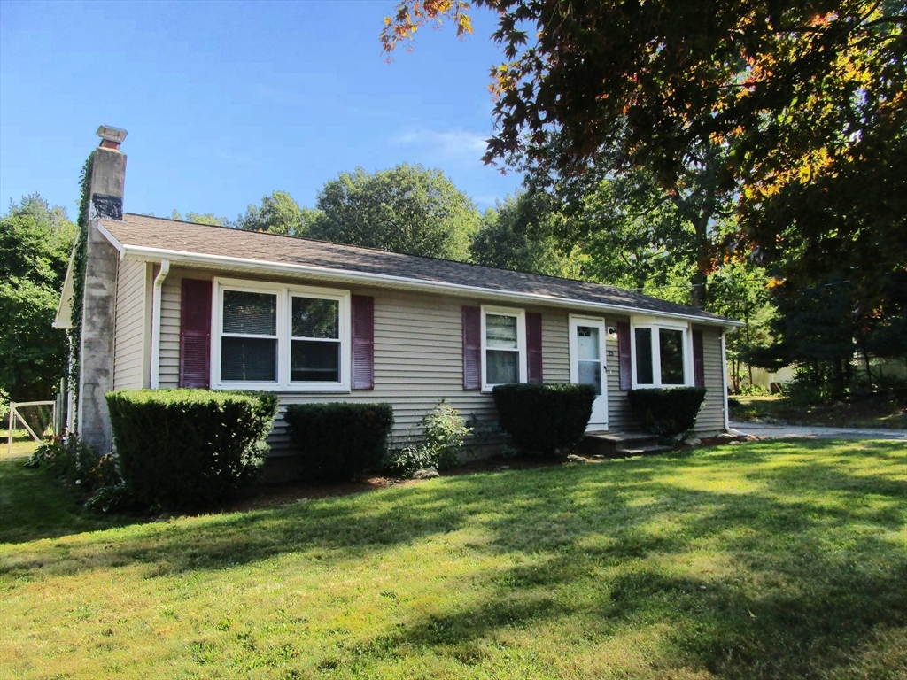 a view of a house with a yard