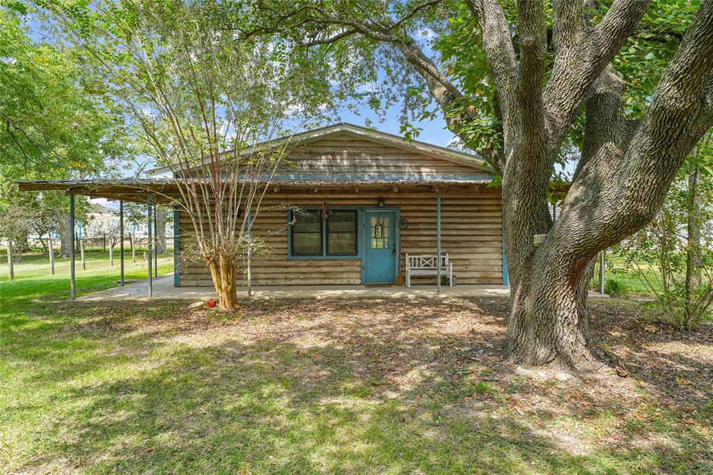 Beautiful one story  country cottage with wrap around porch