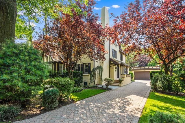 $2,988,000 | 65 Shorthill Road | Forest Hills