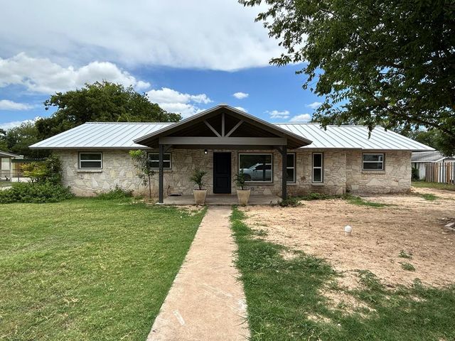 $374,000 | 605 South Lewis Avenue | Kerrville