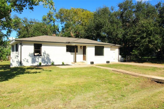 $199,000 | 300 Dorsett Street | Clute